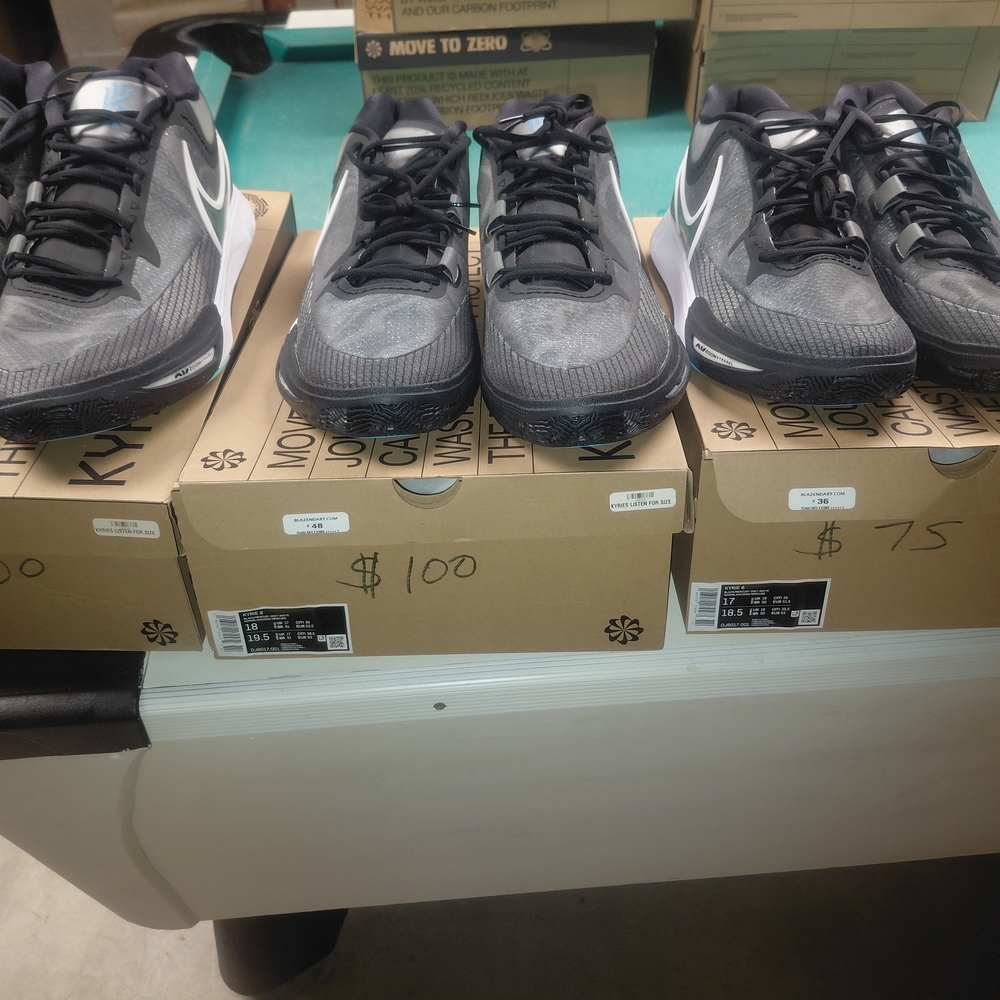 Nike Men's Black and Gray Running Shoes